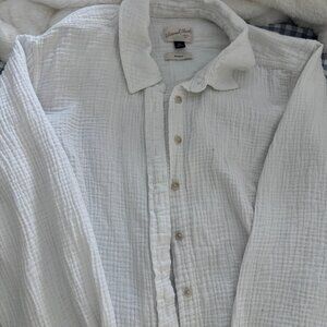 Universal Thread White Textured Button Down Shirt